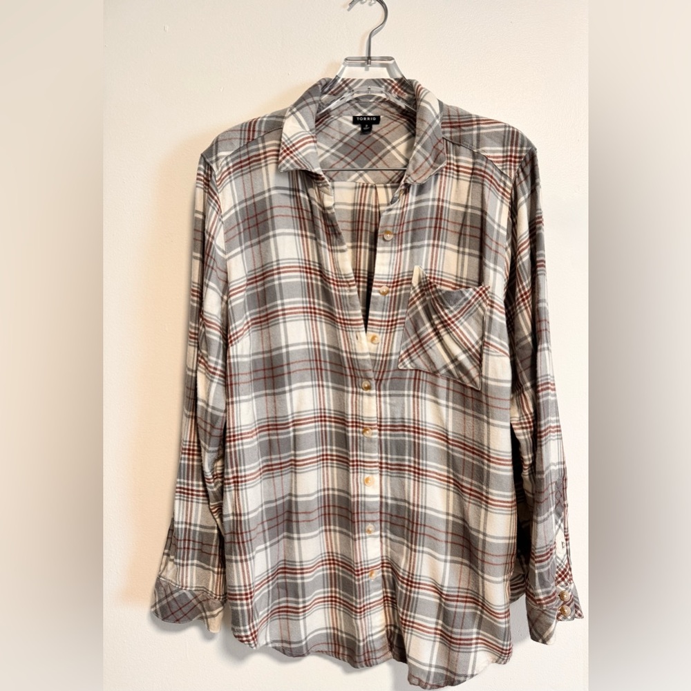 Torrid Plaid Button Down Shirt Womens Size 2 Gray Burgundy Lightweight Blouse - Picture 1 of 9